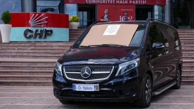 CHP'de 'Haram ara&ccedil;' krizi! Vekiller birbirine k&uuml;f&uuml;r yağdırdı! WhatsApp grubu kapatıld