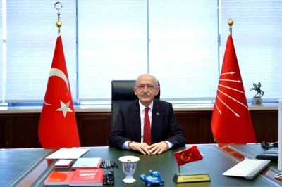 CHP Genel Başkanı Kemal Kılı&ccedil;daroğlu, genel başkanlık makamında &ccedil;alışmalara başladı.
