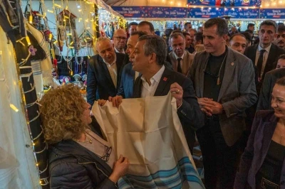 CHP Genel Başkanı &Ouml;zel&rsquo;den Manisa&rsquo;da buruk iftar
