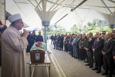 CHP Genel Başkanı &Ouml;zel, gazeteci Yıldırım&rsquo;ın cenaze t&ouml;renine katıldı
