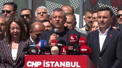 CHP Genel Başkanı Özel, partisinin İstanbul İl Başkanlığını ziyaret etti
