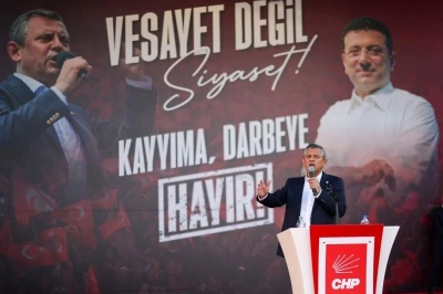 CHP Genel Başkanı Özel: &quot;CHP’nin babaevine kimse el uzatamaz&quot;
