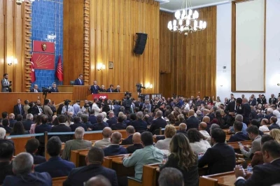 CHP Grup Başkanı &Ouml;zel: "AK Parti&rsquo;nin kara d&uuml;zeninin k&ouml;t&uuml; planına kim alet olup yol veriyorsa hakkımı helal etmiyorum"
