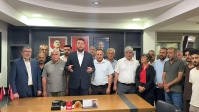 CHP İl binasında hareketli gece: Yeni atanan il başkanı &ccedil;ilingirle i&ccedil;eri girdi!