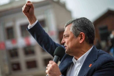 CHP lideri &Ouml;zel: "Bu darbeciler de g&uuml;n&uuml; gelince Edirne&rsquo;den ka&ccedil;mak isterlerse Meri&ccedil;&rsquo;ten Dedeağa&ccedil;&rsquo;a size emanet"
