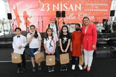 CHP&rsquo;nin 23 Nisan tanıtımıyla ilgili Atat&uuml;rk tepkisine cevap: "&Ccedil;ifte standart"

