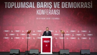 CHP&rsquo;nin DEM&rsquo;li konferansı karanlık odaya d&ouml;nd&uuml;! Ses ve g&ouml;r&uuml;nt&uuml; yasak... Fondaşlar k&ouml;p&uuml;rd&uuml;