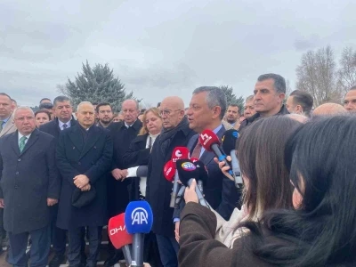 CHP&rsquo;nin eski Genel Başkanı Deniz Baykal mezarı başında anıldı

