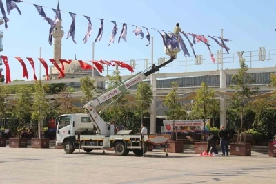 CHP’nin flamalarını toplamak Efeler Belediyesi’ne kaldı
