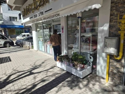 &Ccedil;i&ccedil;ek hırsızlığına esnaftan &rsquo;ince&rsquo; sitem: "İsteseydi hediye ederdik"
