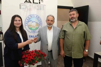 &Ccedil;i&ccedil;ek Şenliği Fotoğraf Yarışması&rsquo;nda &ouml;d&uuml;ller sahiplerini buldu
