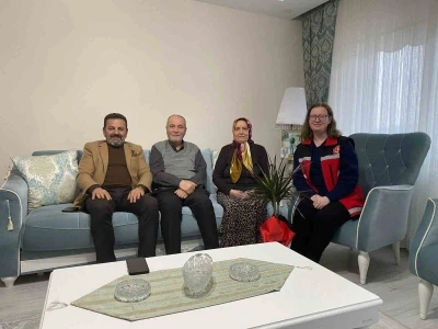 &Ccedil;i&ccedil;ekler şehit annelerinin elleriyle g&uuml;zelleşti
