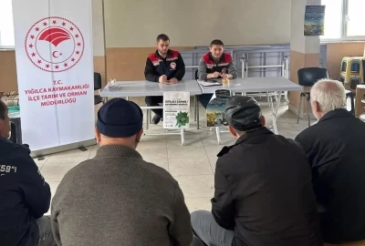 &Ccedil;ift&ccedil;ilere tarımsal destek ve zararlılarla m&uuml;cadele eğitimi verildi
