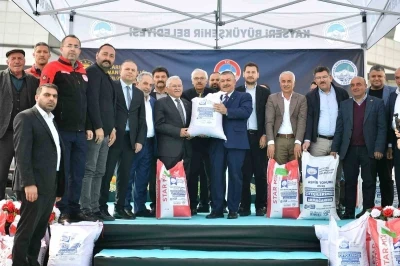 &Ccedil;ift&ccedil;iye 360 ton tohum dağıtıldı
