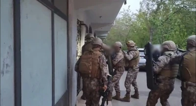 &Ccedil;ift&ccedil;iyi kumar masasında ağına d&uuml;ş&uuml;ren tefeci &ccedil;etesi &ccedil;&ouml;kertildi
