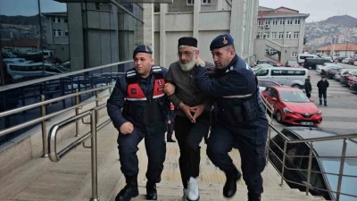 &Ccedil;ifte cinayet 19 saniyede işlenmiş: Eşi ve kayınvalidesini vuran koca hakim karşısında
