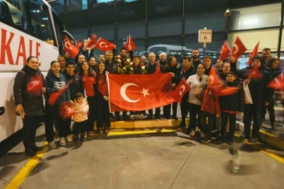 &Ccedil;ifte madalyalı şampiyona memleketinde coşkulu karşılama
