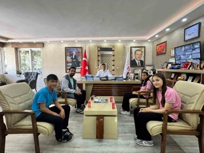 &Ccedil;ifte şampiyon Manisa&rsquo;dan
