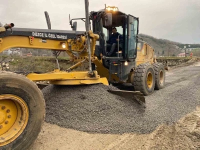 &Ccedil;iftlik k&ouml;y&uuml;nde yol bakım &ccedil;alışmaları tamamlandı
