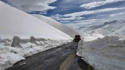 &Ccedil;ığ d&uuml;şen yolu a&ccedil;ma &ccedil;alışmaları başlatıldı