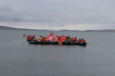 Çıldır’da Cumhuriyet kano gösterisiyle kutlandı
