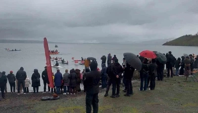 &Ccedil;ıldırlı &ccedil;ocuklar 19 Mayıs&rsquo;ta yaptığı su sporları g&ouml;sterisi nefes kesti
