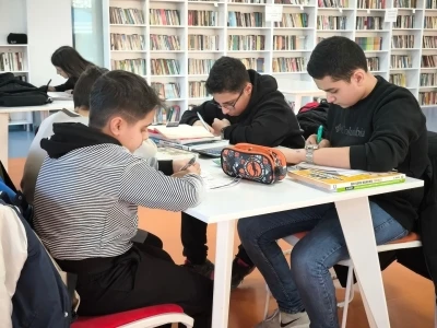 &Ccedil;ilesiz K&uuml;t&uuml;phanesi gen&ccedil;lerin buluşma noktası oldu
