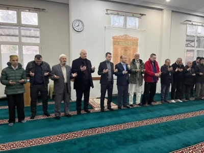 &Ccedil;ilimli&rsquo;de bayram coşkusu yaşandı dualar edildi bayramlaşıldı
