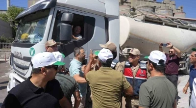 Çimento fabrikasının tozu, beldeyi isyan ettirdi
