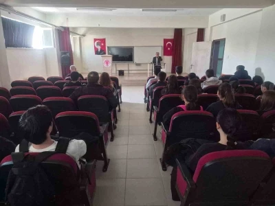 &Ccedil;ine&rsquo;de &ouml;ğrencilere cami ve hayat temalı konferans verildi
