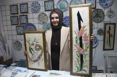 &Ccedil;ini sanat&ccedil;ısı &Ouml;zlem Aşar: "Vav ile Elif&rsquo;in aşkını eserlerime yansıtıyorum"
