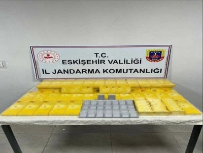 Cinsel ürünler, sigara ve tabancaları kaçak olarak satmayı planlayan şahısları jandarma yakaladı
