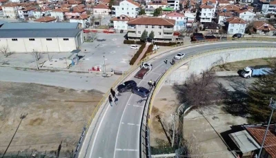 Cip ile otomobil kafa kafaya &ccedil;arpıştı: 6 yaralı
