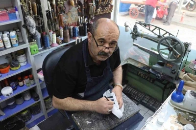 &Ccedil;ırak sıkıntısı ayakkabıcılarda gece mesaisini zorunlu kıldı
