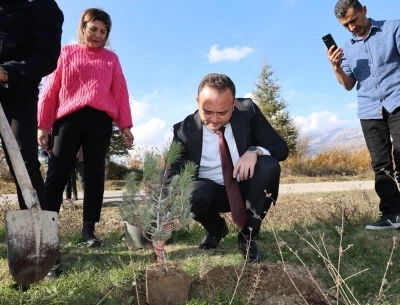 Çivril’de öğretmenler anısına fidan dikimi yapıldı
