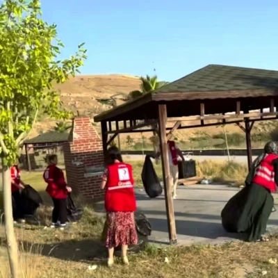 Cizre&rsquo;de Kızılay g&ouml;n&uuml;ll&uuml;lerinden &ccedil;evre temizliği seferberliği
