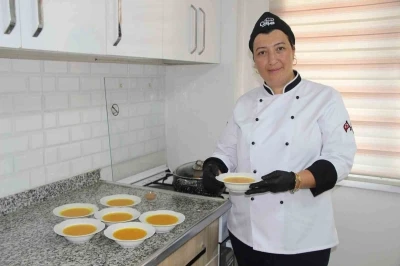 Cizre’de kursiyer kadınlar ADEM’de tescilli &quot;Bırınczer&quot; tatlısını öğreniyor
