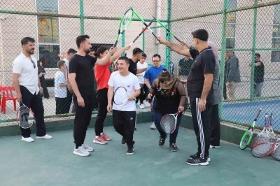 Cizre&rsquo;de &ouml;zel &ccedil;ocuklar i&ccedil;in tenis ş&ouml;leni
