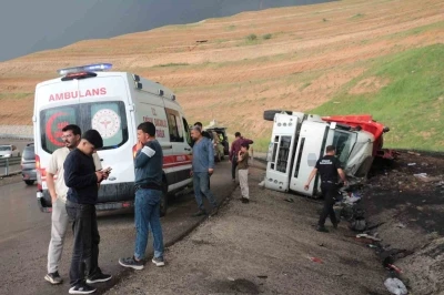Cizre&rsquo;de peş peşe kazalardan sonra vatandaşlar karayolunu ulaşıma kapattı
