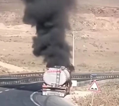Cizre’de seyir halindeki akaryakıt kamyonu alevlere teslim oldu
