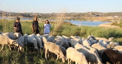 &Ccedil;obanlık yaparken 2 dil &ouml;ğrendi, &uuml;niversiteyi birincilikle bitirdi
