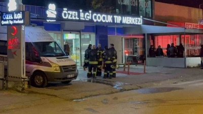 &Ccedil;ocuk tıp merkezinde korkutan yangın: Hastalar tahliye edildi
