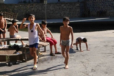 Çocuklar ’ekim’ dinlemedi, Anzele’nin yolunu tuttu
