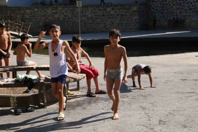 Çocuklar ’ekim’ dinlemedi, Anzele’nin yolunu tuttu