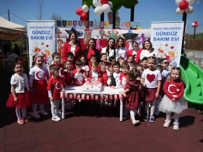 &Ccedil;ocuklar G&uuml;nd&uuml;z Bakımevinde 23 Nisan b&uuml;y&uuml;k bir coşku ile kutladı
