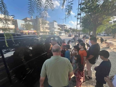 Çocuklar, hediye oyuncaklarla sevindi
