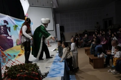 &Ccedil;ocuklar "Nasrettin Hoca Korsanlara Karşı" oyununda buluştu

