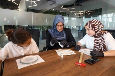 &Ccedil;ocuklar ve aileleri Japon sanatıyla tanıştı
