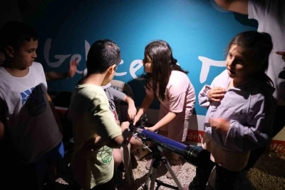 &Ccedil;ocuklar, Zerzevan Kalesi&rsquo;nde g&ouml;ky&uuml;z&uuml;n&uuml; g&ouml;zlemledi

