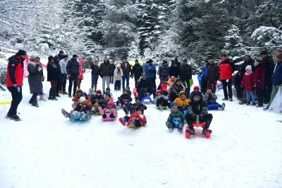 &Ccedil;ocuklara karne hediyesi kar festivali
